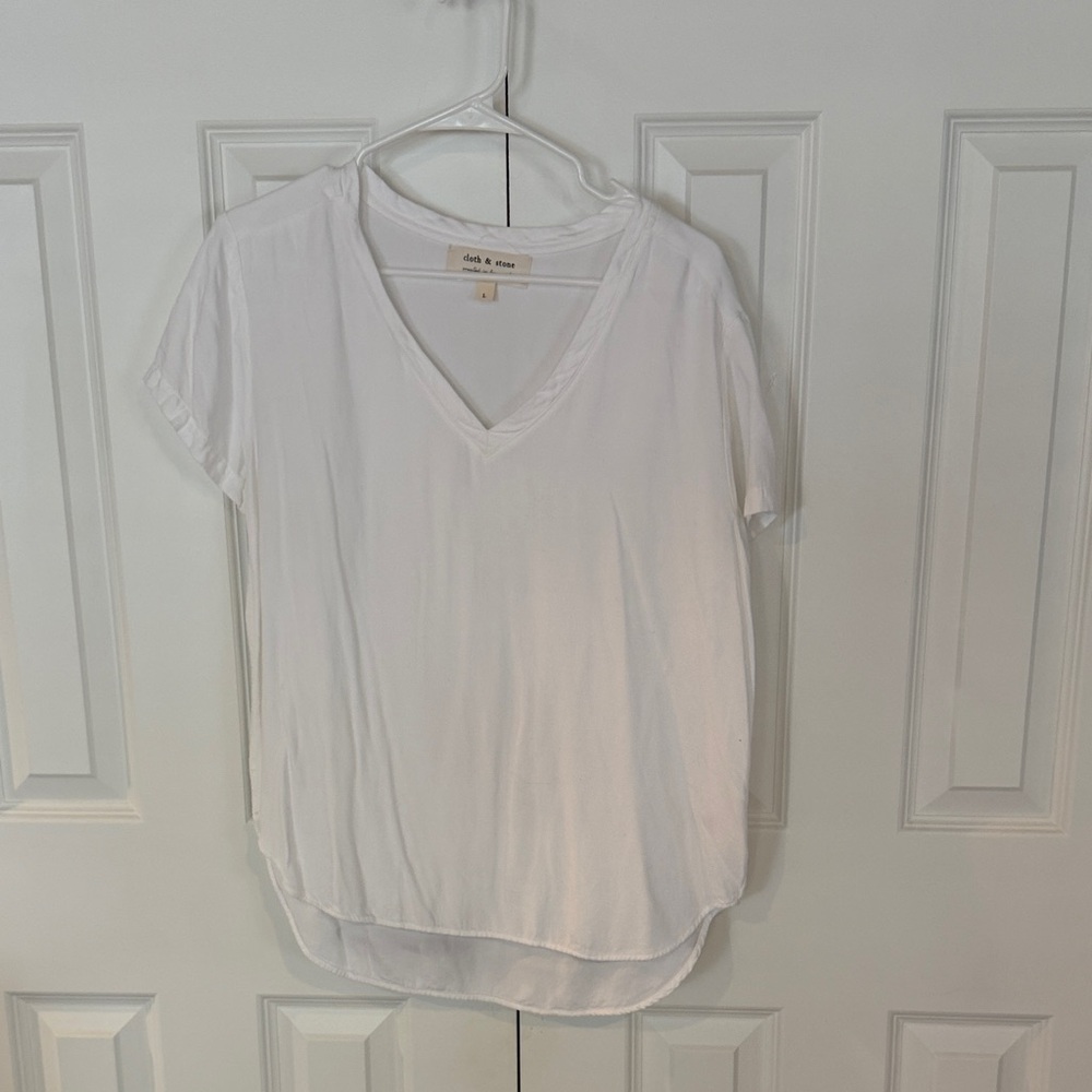 Cloth & Stone White V-Neck Short Sleeve Top